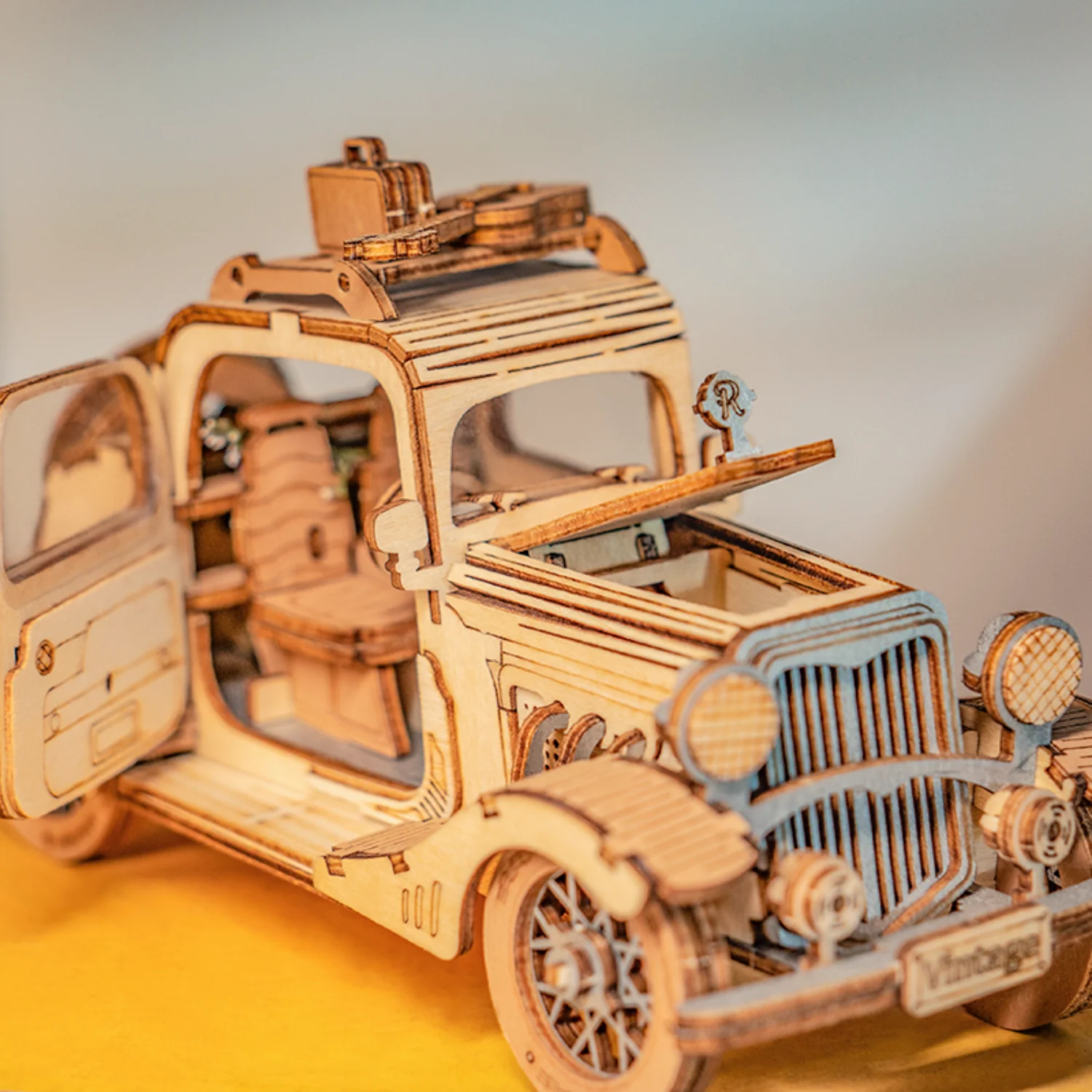Vintage Auto mit Gitarre - Image 5