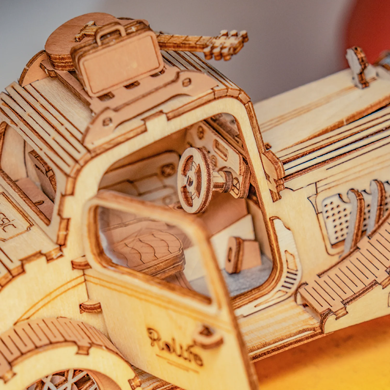 Vintage Auto mit Gitarre - Image 6